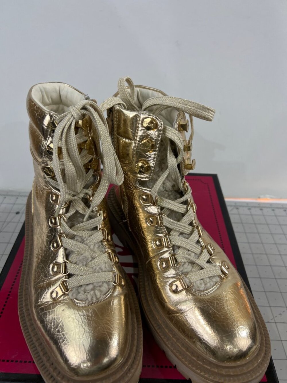 Circus by Sam Edelman Flora Shearling Hiker Boot Women’s Sz 7.5 Gold Crackle - Picture 2 of 8